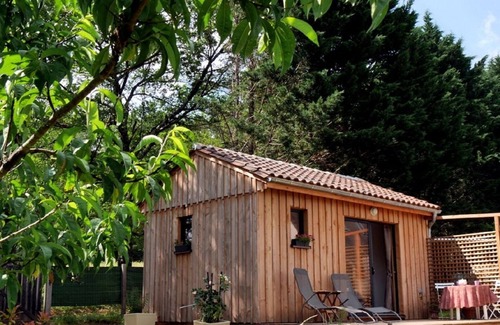 Saint-Leon-sur-Vezere Chalet De Esquí | La madera ecológica Ensoleillade Petit Chalet de 19m2 vistas al jardín.