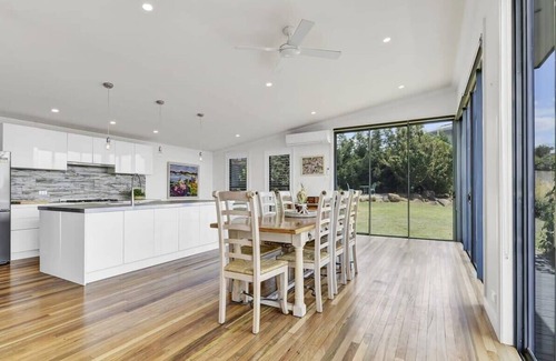 Calare Casa | The Entertainer | 5 Bed 5 Bath, 3 Storey Retreat