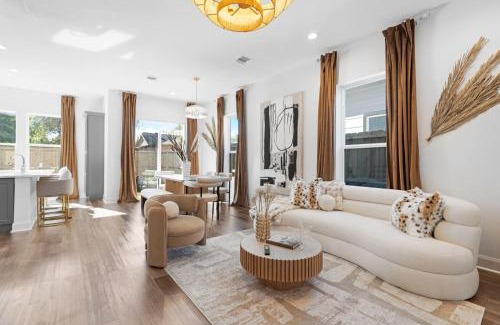 Northside Apartamento | The Entertainers Duplex- Perfect for Gathering 16