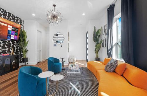 Northside Apartamento | The Entertainers Duplex- Perfect for Gathering 16