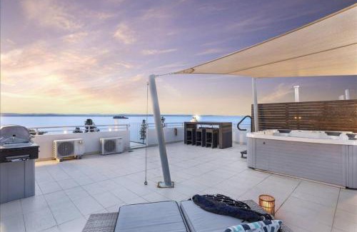 The Entrance Apartamento | The Entrance Waterfront Penthouse+Jacuzzi+BBQ