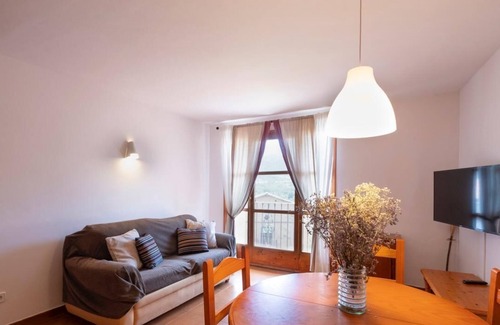Bonansa Apartamento | Apartamento rural con jardín, ideal para el relax, familias y hacer senderismo