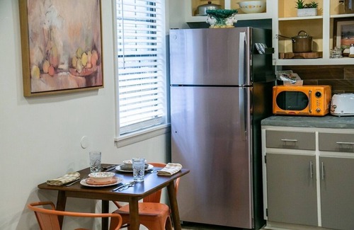 Oxford Casa | The Erin, 1 BR King Duplex by Velvet Ditch Villas