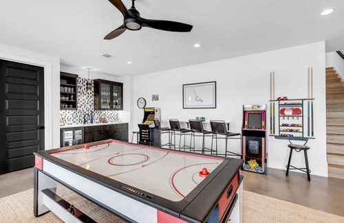 Burnet Casa | The Escape at 212 | Concierge Services | Promos Available