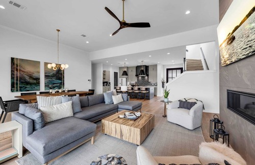 Burnet Casa | The Escape at 212 | Concierge Services | Promos Available