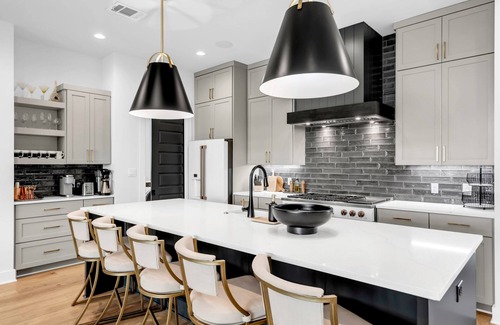 Burnet Casa | The Escape at 212 | Concierge Services | Promos Available