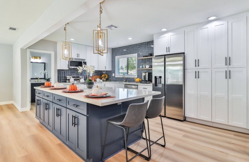 Winnetka Casa | The Escape Luxury Pool Home 30 minutes to Hollywood