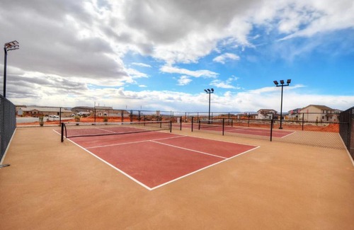 Washington Casa | The Escondido Gem, Pet Friendly, Pickleball Courts