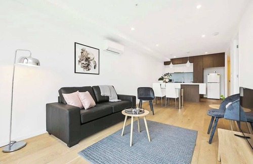 Carnegie Apartamento | The Even Apartment in Carnegie with parking