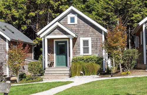 Seabrook Casa | The Evergreen Cabin by Seabrook Hospitality