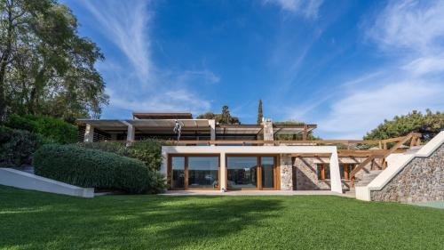 Anavyssos Villa | The Every Athens Beachfront Retreat