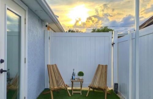 Town N County Park Casa | The Executive Landing , 1BR, 7 TPA Airport, AC, Free Pkng, Wine, Fast Wi-Fi