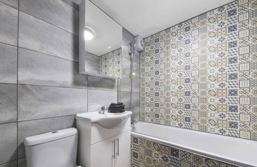 Marlborough Apartamento | The Exquisite Harrow Gem -Parking