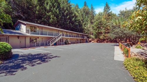 Middletown Hotel | The Fainting Couch Boutique Hotel