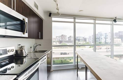 Downtown Toronto Hotel | The Fairview Downtown