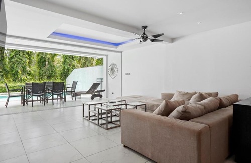 Kathu Villa | The Fairways Villas - 5 bedrooms & bathroom for up to 14 guests 7kms to Patong