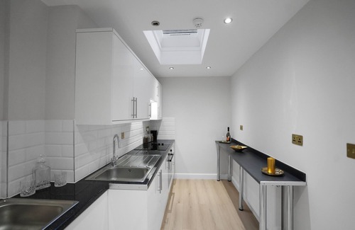 Luton Casa | The Falcons Nest Luton Airport