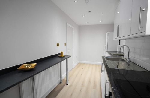 Luton Casa | The Falcons Nest Luton Airport