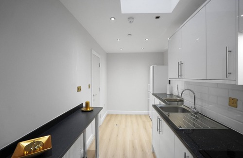 Luton Casa | The Falcons Nest Luton Airport