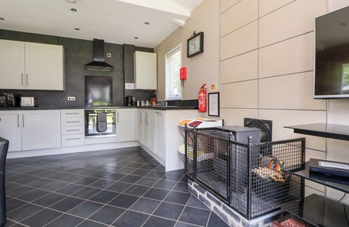 Saint Asaph Cabaña | THE FALLOWS, pet friendly, country holiday cottage in St Asaph