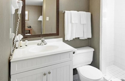 Niagara Falls Hotel | The Falls Hotel & Inn