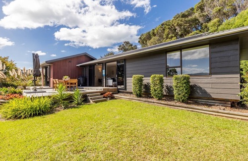Haruru Casa | THE FALLS VIEW - HARURU FALLS HOLIDAY HOME in Haruru Falls