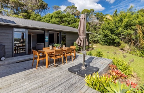 Haruru Casa | THE FALLS VIEW - HARURU FALLS HOLIDAY HOME in Haruru Falls