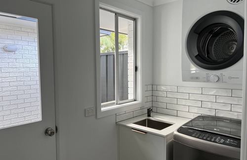 Port Macquarie Casa | The Family Boathouse - 4 bedroom house with 1 bedroom self contained guesthouse