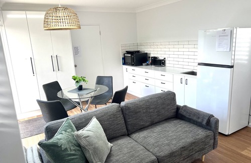 Port Macquarie Casa | The Family Boathouse - 4 bedroom house with 1 bedroom self contained guesthouse