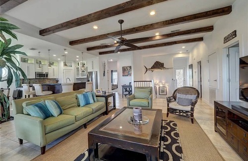 Port Aransas Casa | El famoso "Addison Bailey" ya está disponible para su escapada