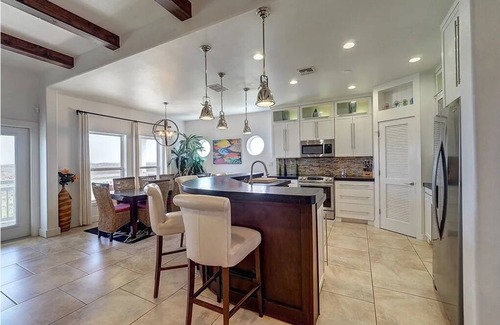 Port Aransas Casa | El famoso "Addison Bailey" ya está disponible para su escapada