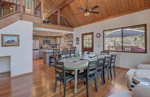 Pine Apartamento | 2 private acres with views everywhere!
