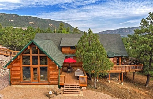 Pine Apartamento | 2 private acres with views everywhere!