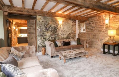 Milford Casa | The Farm House at Wildersley Farm