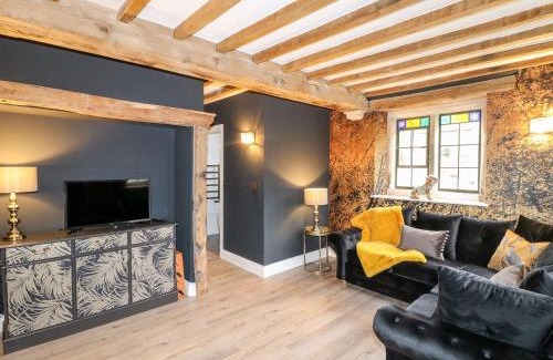 Milford Casa | The Farm House at Wildersley Farm