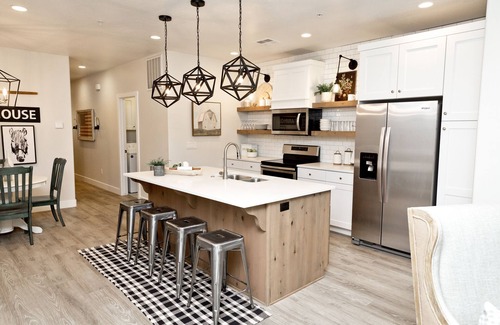 Washington Fields Condominio | ✔ The Farm House ✔El condominio frente a la piscina pintoresca HGTV