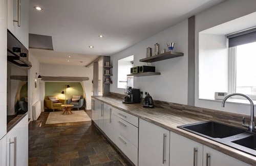 Pistyll Cabaña | The Farmhouse - una península de llyn con capacidad para 7 personas en 4 habitaciones