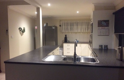 Lakes Entrance Casa | The Farmhouse Country Charm large yard Ample Parking Garage Available to use.