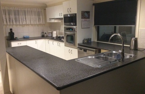 Lakes Entrance Casa | The Farmhouse Country Charm large yard Ample Parking Garage Available to use.