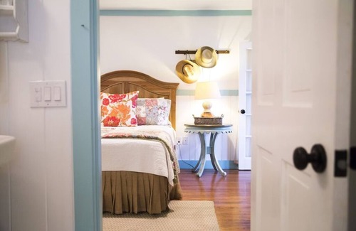 Scaly Mountain Otro | The Farmhouse - Mountain Vineyard Getaway on the Highlands Plateau