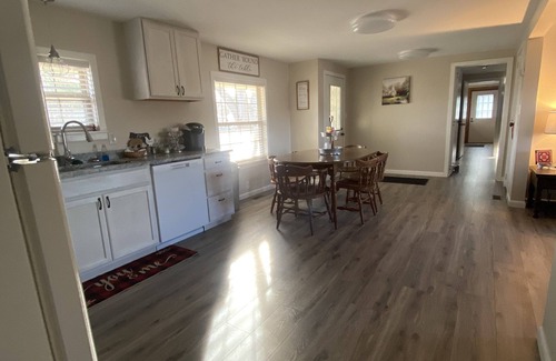 Newport Casa | The Farmhouse. Quiet, modern. Family Friendly. Short drive to the beach!