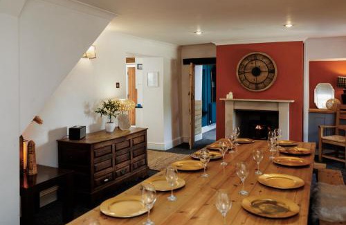 Upton Cheyney Casa | The Farmhouse with two hot tubs