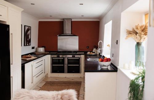 Upton Cheyney Casa | The Farmhouse with two hot tubs