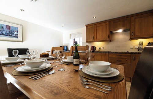 Newton Grange Cabaña | The Farriers Sleeps 5 (2 habitaciones) Granero convertido con acceso a High Peak Trail