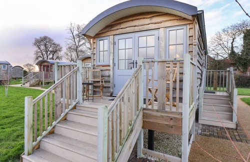 Ryther Cabaña | THE FENTON, character holiday cottage, with a garden in Tadcaster