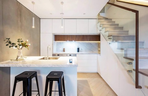 Alexandria Apartamento | The Fern Split level Eco Luxury w Lush Courtyard