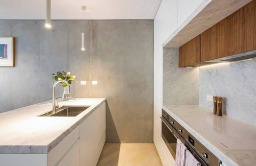 Alexandria Apartamento | The Fern Split level Eco Luxury w Lush Courtyard