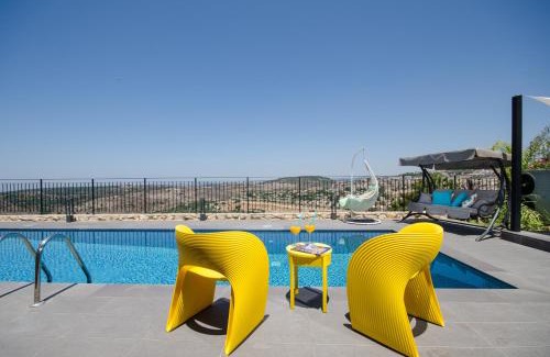 Kfar Vradim Cabina | The Fifties suites