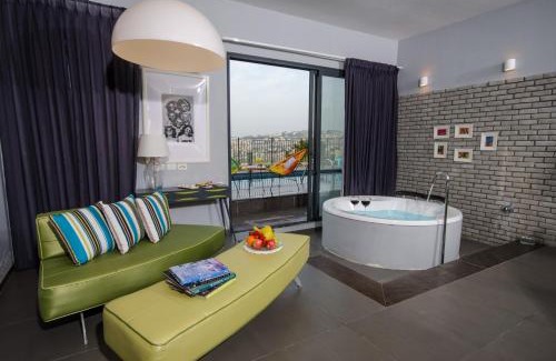 Kfar Vradim Cabina | The Fifties suites