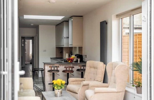 Southall Broadway Casa | The Fijian Lady's Home (S) – Luxury Home with Garden